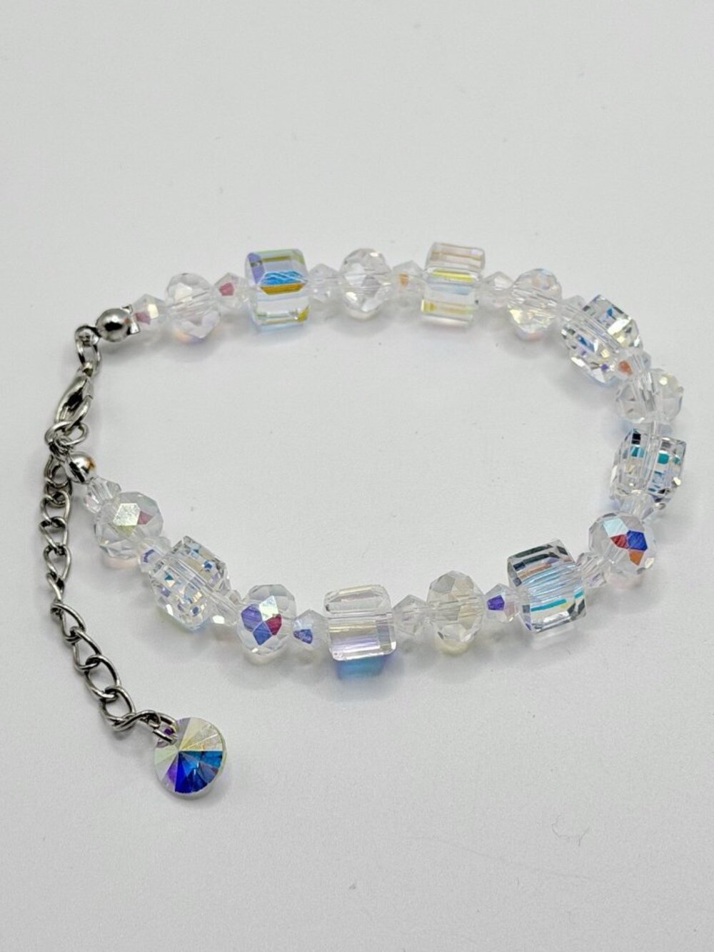 Square And‎ Round Faceted Clear Iridescent Beads Silver Tone Clasp Bracelet 7-9”